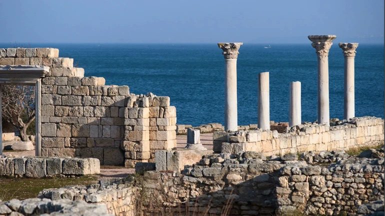 ГУР: росіяни вкрали з Криму 164 артефакти